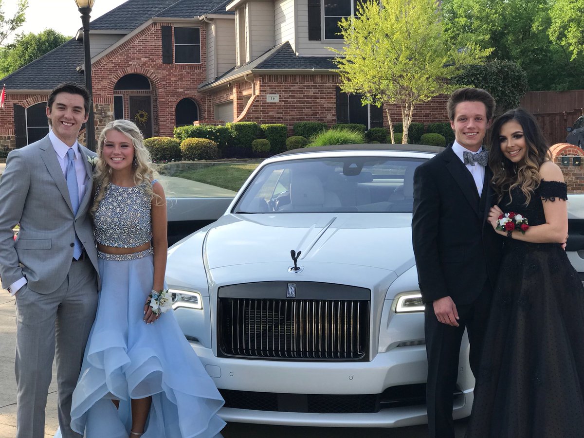Carson_Evans0's tweet photo. Park the rarri just to ride the Wraith
I went to prom with the best date https://t.co/lwDMAy8wLM