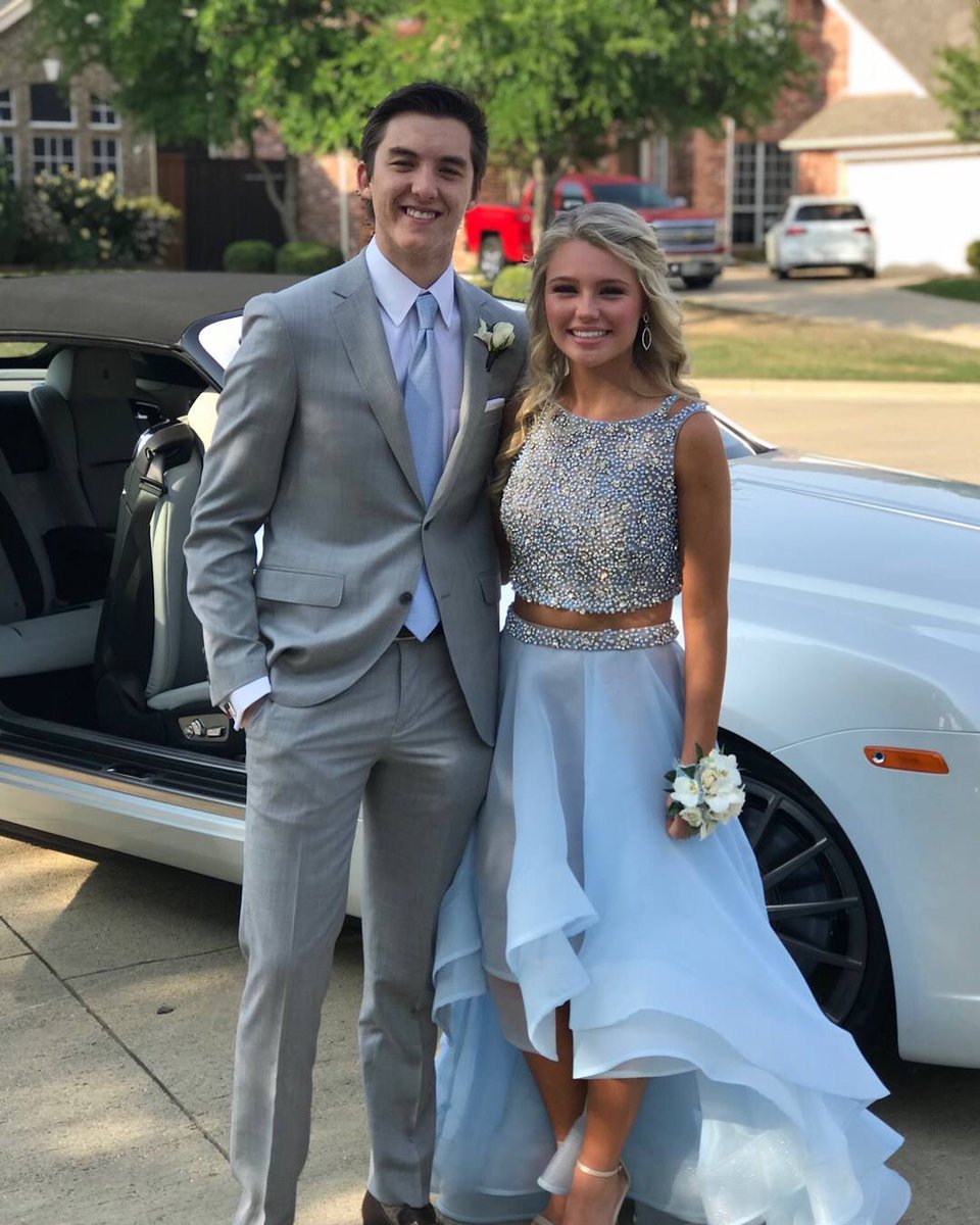 Carson_Evans0's tweet photo. Park the rarri just to ride the Wraith
I went to prom with the best date https://t.co/lwDMAy8wLM