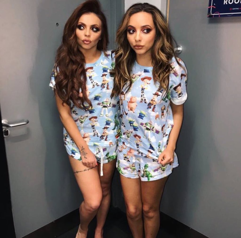 So... #NationalWearYourPajamasToWorkDay really is a thing? #DreamComeTrue 😍 LM HQ x