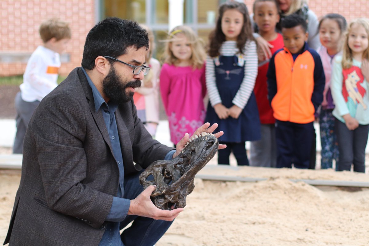 HIESbears's tweet photo. HIES Global Scholar in Residence and paleoanthropologist, Marc Kissel, Ph.D., introduces Primary School students to archaeology! #805scholar #HIESGlobal https://t.co/ZDVziJJ95s