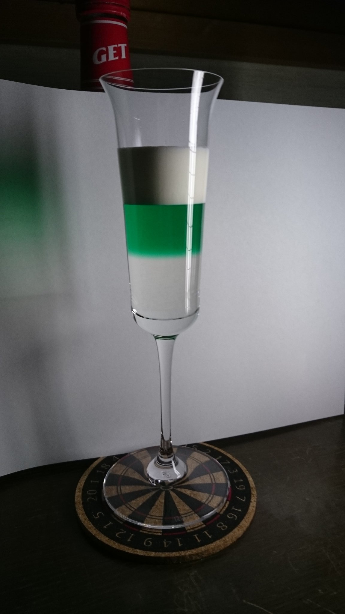 醉生夢死 グリーン ホッパー Green Hopper クレーム ド カカオ ホワイト 1 3glass グリーン ミント リキュール 1 3glass 生クリーム 1 3glass 技法 ビルド 人気カクテル グラス ホッパー をプース カフェ スタイルにしたもの シェーク