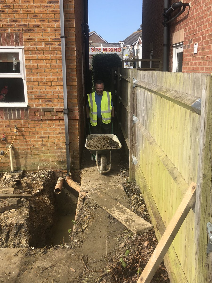 sccbuilders's tweet photo. An amazing 6m3 of concrete was poured into the footings this morning. All ready for the bricklayers to begin on Wednesday https://t.co/2cm2b1ItC5
