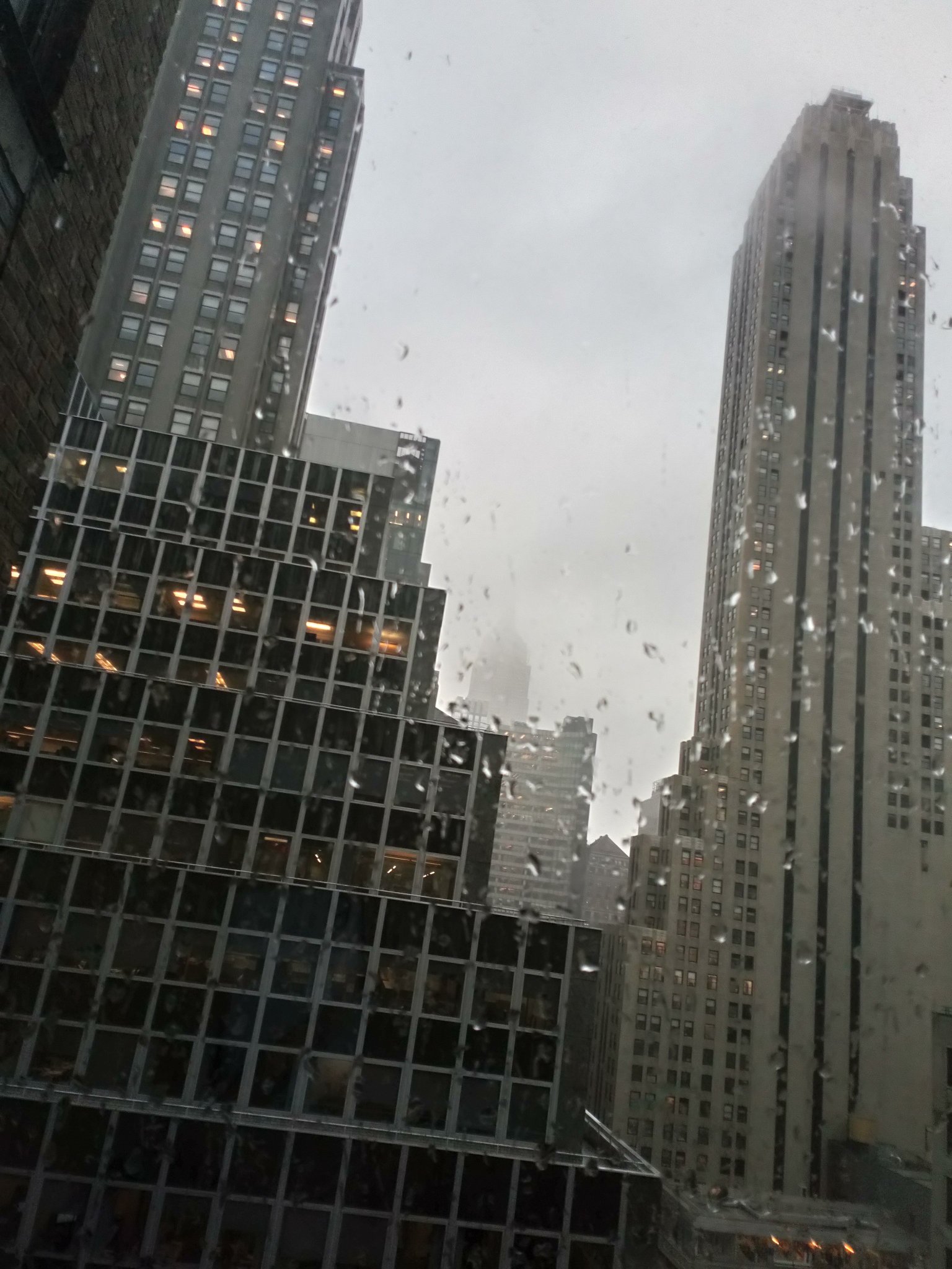 Hisニューヨーク支店 Nyc Weather イマソラ 天気 今朝のニューヨークの気温は8 横殴りの雨が降る 月曜日です そして週間予報ではずっと10 前後で金曜日も最高気温で12 ですよロンドン支店さん 天気予報 当たるといいです
