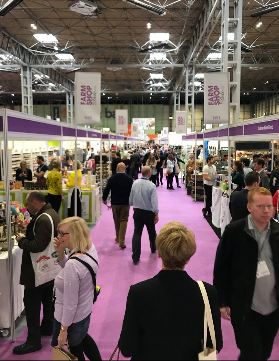 LiveBuzz tweet media