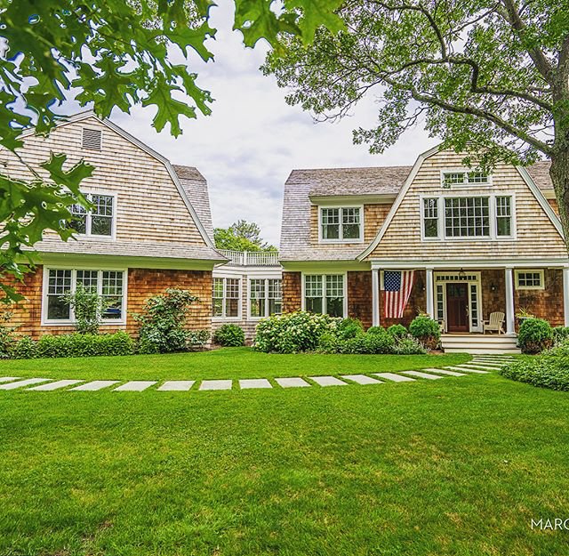 Spend your vacation days relaxing in this traditional Hamptons home. The perfect summer vacation home to rest & rejuvenate. For more details on this rental property and many more, go to the link in our bio! #MerchantsWay #Wainscott #StayMarquis #MarquisHamptons