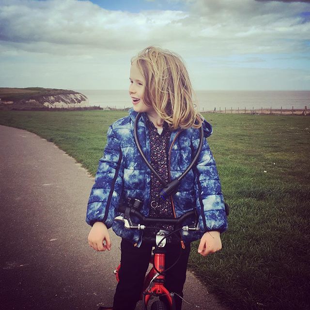 AmeliaGregory's tweet photo. Finally back on our bikes and it feels so good :) Mine has been in storage for over a year and I have missed it so much. #snarfle #6yearsold #botanybay #kentcoast #thanet #beachlife #homeeducation #homeed #cyclekent #cycling #homeschool #getoutside #muml… https://t.co/ZZOZYIeSSq https://t.co/ToU8eyIpj9