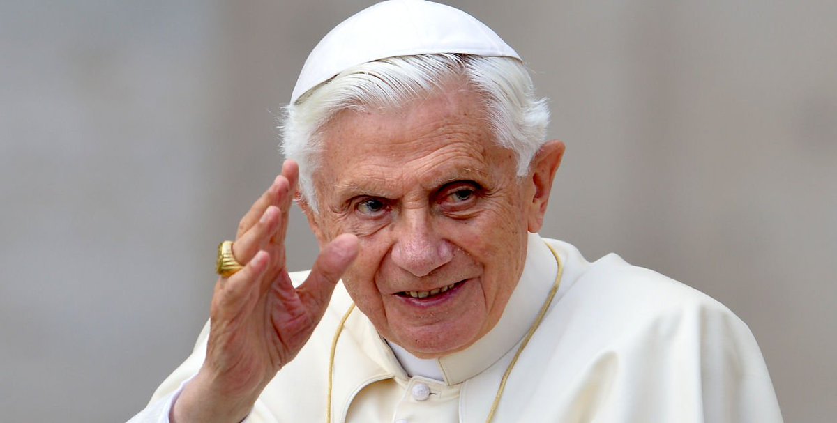 GenBenedictoXVI's tweet photo. Hoy nuestro Papa emérito Benedicto XVI cumple 91
 años de vida. Damos gracias a Dios.
#FelizCumpleaños
#BenedictoXVI https://t.co/2g6BlmwYYa