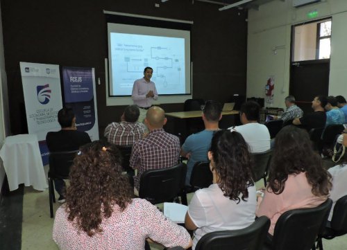 INICIÓ EL CURSO PARA EL PERSONAL DE LA CGT VILLA MERCEDES
Dio inicio en la EEN&amp;TT el Curso "Herramientas para Ordenar tu Economía Familiar". Destinado al personal de la CGT VM. Esta capacitación, que se desarrollará durante 6 encuentros y estará a cargo del Mgter <a href="/claudiosalas_/">Claudio Salas</a>