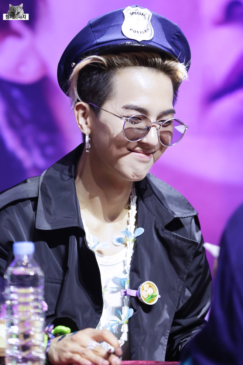 jeanmino93330's tweet photo. 180413 부산 팬사인회 MINO  HQ
「my little police」🌹

#winner #송민호 #ミノ #MINO #위너 https://t.co/XlbflmW5cQ