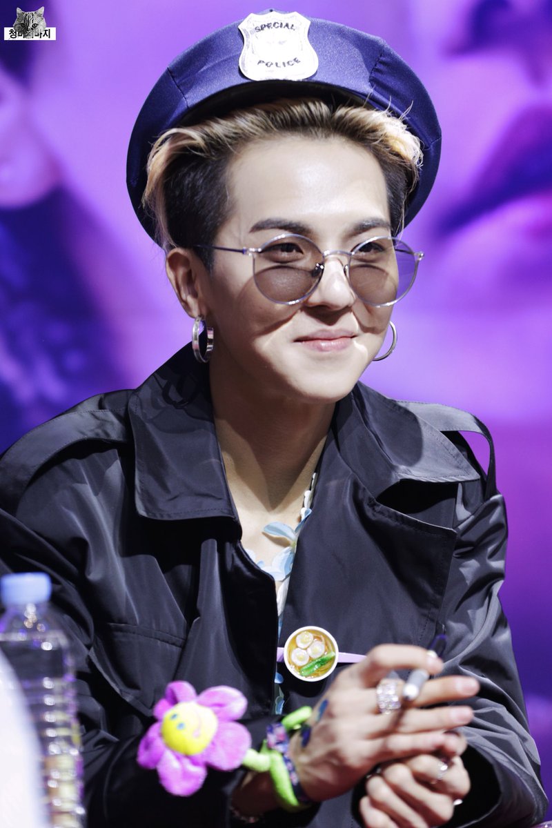 jeanmino93330's tweet photo. 180413 부산 팬사인회 MINO  HQ
「my little police」🌹

#winner #송민호 #ミノ #MINO #위너 https://t.co/XlbflmW5cQ