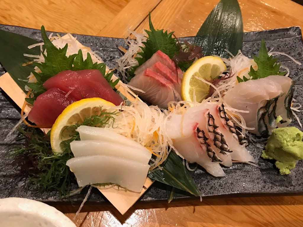 Sミストレすぎにゃん A Twitter 沖縄料理もっと食べたかったなあ イカ墨汁もイラブー汁も食べてない 2泊3日だから仕方ないけど 写真の刺身 は右からイラブチャー タマンだって 味は淡白というか 独特 あと 沖縄そばは期待どおりの美味しさ この旅で3杯食べ Sミストレすぎにゃん A Twitter 沖縄料理もっと食べたかったなあ イカ墨汁もイラブー汁も食べてない 2泊3日だから仕方ないけど 写真の刺身 は右からイラブチャー タマンだって 味は淡白というか 独特 あと 沖縄そばは期待どおりの美味しさ この旅で3杯食べ
