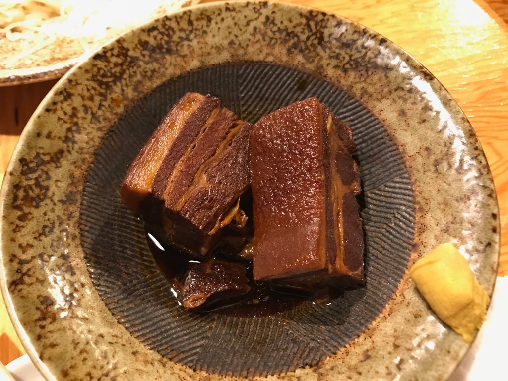 تويتر Sミストレすぎにゃん على تويتر 沖縄料理もっと食べたかったなあ イカ墨汁もイラブー汁も食べてない ２泊３日だから仕方ないけど 写真の刺身は右からイラブチャー タマンだって 味は淡白というか 独特 あと 沖縄そばは期待どおりの美味しさ この旅で