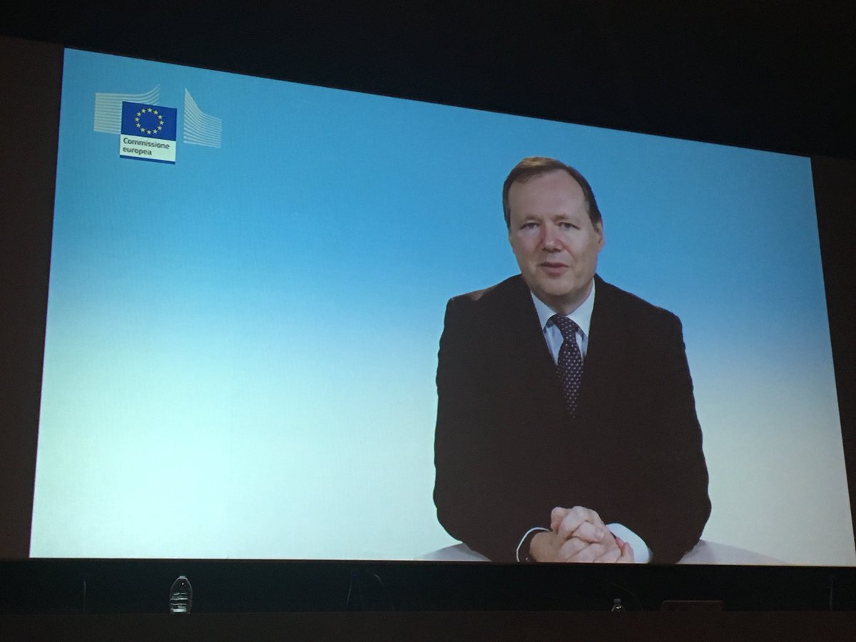 digitalagora_eu's tweet photo. Message from Roberto Viola at day workshop on AI and policy @cosnet_bifi @flipparini https://t.co/eIKmCCSp9H