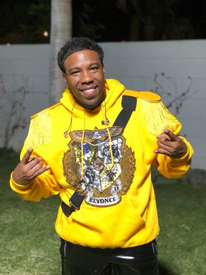 WHSBandBC's tweet photo. @Willowridge_HS continue to study, work on your craft, and you too will have some amazing stories to tell. You will never know where you will find a fellow Eagle! Willowridge Alumnus #Coachella18 #Beychella #PVAMU #HonorPrideDiscipline https://t.co/iuRAixaZGw