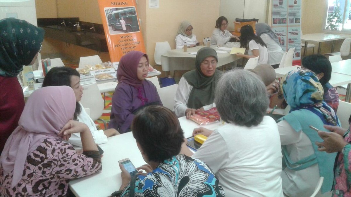 BPOMJakarta's tweet photo. Kerjasama @BPOMJakarta dengan Dharma Wanita Kementrian Pekerjaan Umum dan Perumahan Rakyat (PUPR) untuk wujudkan Pangan Aman dari Bahan Berbahaya di Kementrian PUPR https://t.co/iY0FkD0AdH https://t.co/9wcuJPJnKK