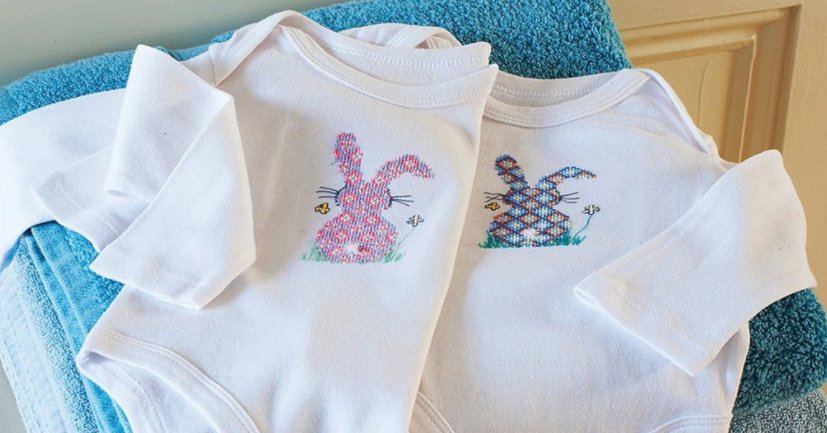 MAKEetcBooks's tweet image. Try this simple cross stitch pattern to turn ordinary babygrows into adorable outfits! #WorldCraftWeek #craft4bliss 

makeetc.com/blogs/sewing-a…