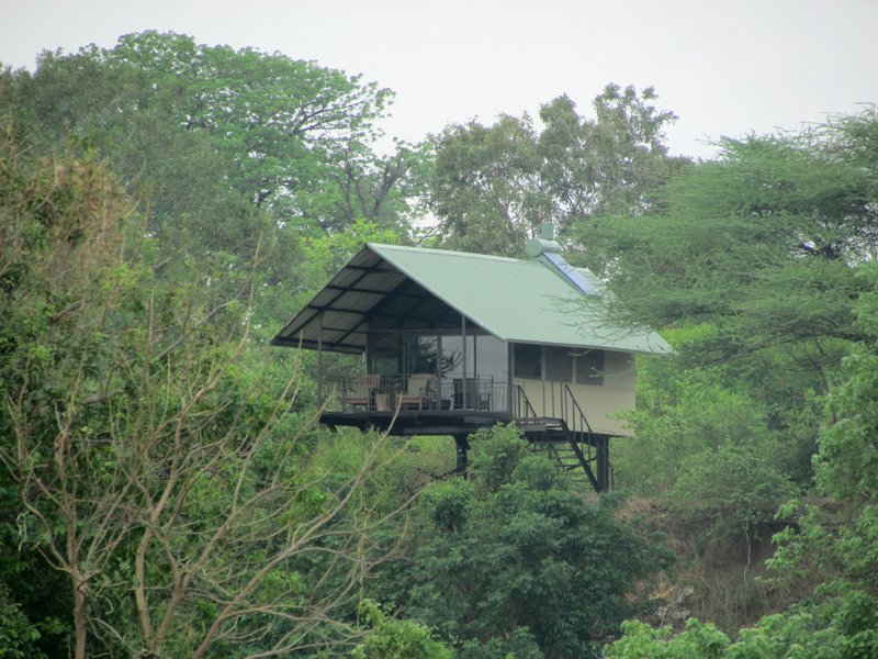Destination_Zim's tweet photo. Get right among the #wildlife in this termite mound shaped hide. Unique experience in an untamed #wilderness #Kavinga #SafariCamp, an exclusive #luxury camp #ManaPools, https://t.co/mD4YEIjIJI #VisitZimbabwe https://t.co/4tlqfGtL1Y