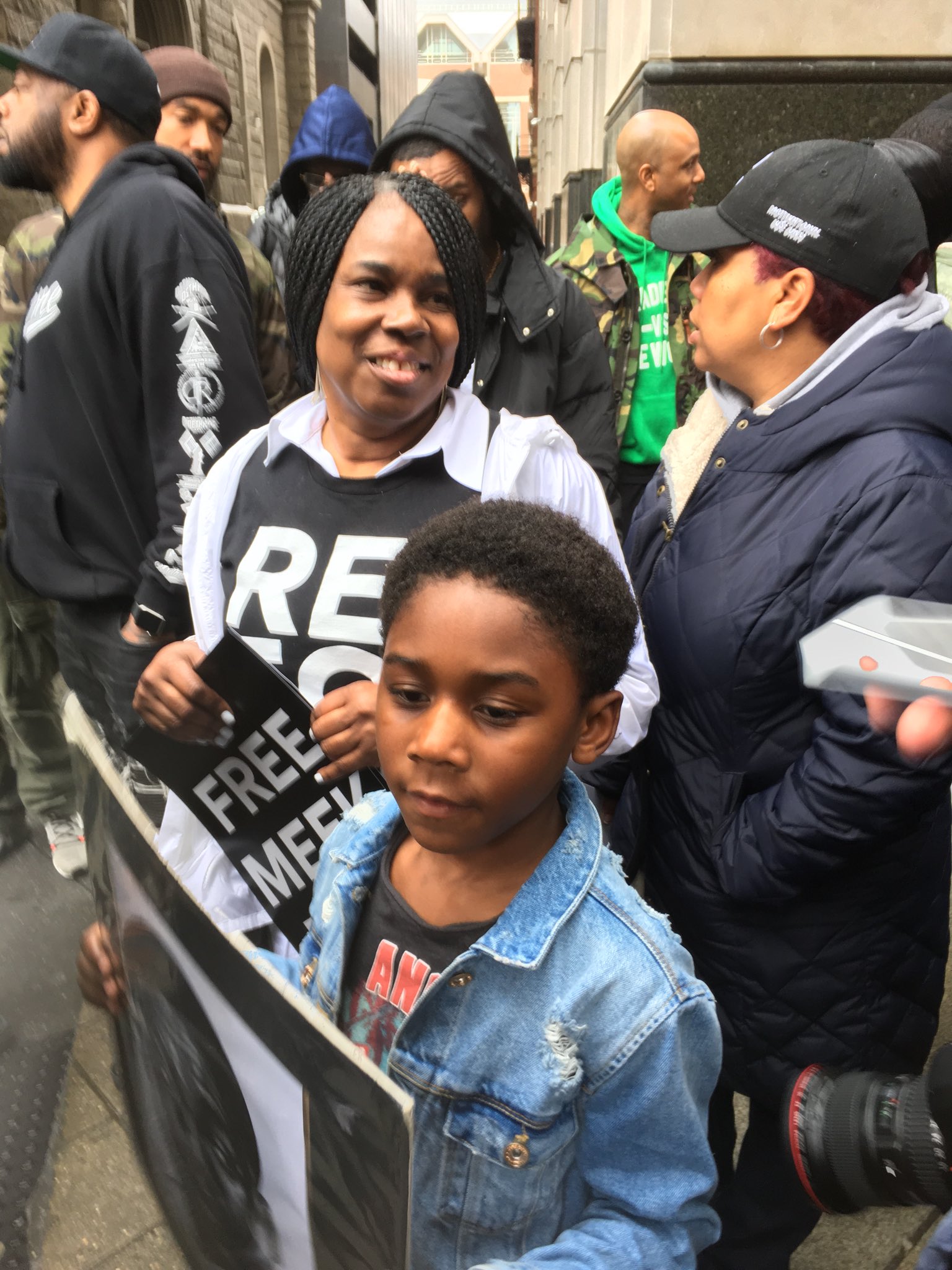 Mensah M. Dean on X: Meek Mills' mom, Kathy Williams, and his son, Papi,  at free Meek Mill rally outside court  / X