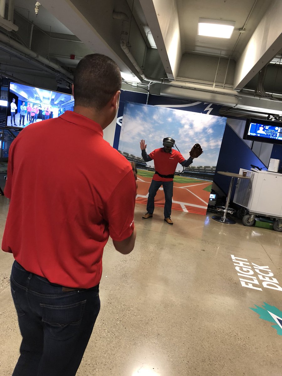 Rogers's tweet photo. This morning down at @RogersCentre, we announced a partnership with Ericsson to bring 5G to Canadians! https://t.co/a6U3ngaake