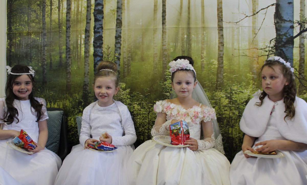 MercyGalway's tweet photo. The #MercyStaff organised a fabulous party for our #FirstCommunionClass today in the Parent's Room to celebrate them receiving the Sacrament of Holy Communion on Saturday. A big thank you to Múinteoir Ruth for all her work with this. https://t.co/cdqathqFlk
