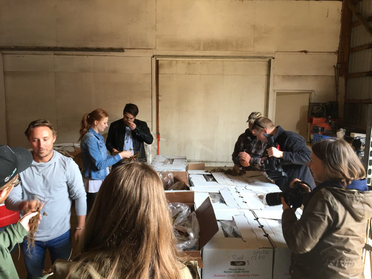 agconsultinginc's tweet photo. thanks to everyone in #NorfolkCounty for supporting our Ag-Biz program @FanshaweSimcoe this year ... wrapped up the semester last week + shot a promo video for 2018-19! special thanks @Dustyzam for hosting at EZ Grow Farms + sharing some @HTBCbeer 🙂 #OntAg https://t.co/GUcUbLqzPm