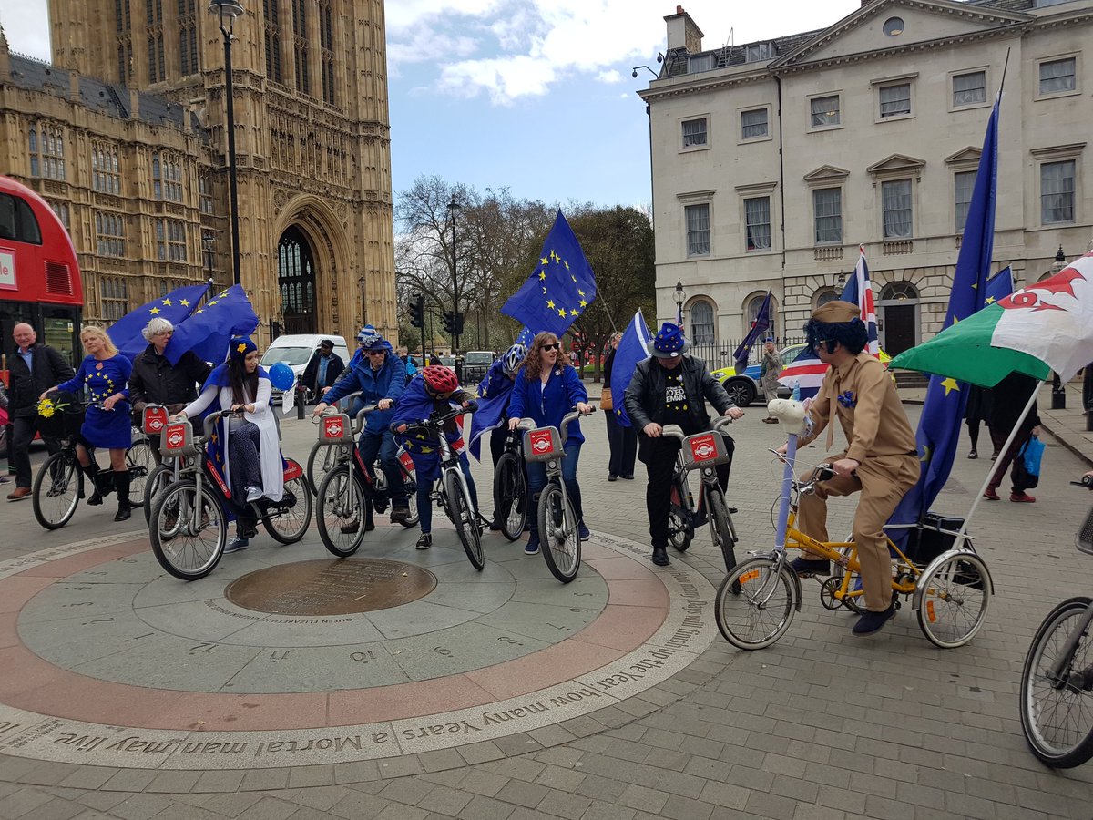 ReplabJohn's tweet photo. EU Elvis (@EUlvis) setting off with #Wheels4EU .
#SuperSODEM #FBPE #WATON #StopBrexit #stopbrexit2018 #PeoplesVote @SODEMAction https://t.co/erfrYCCeEp