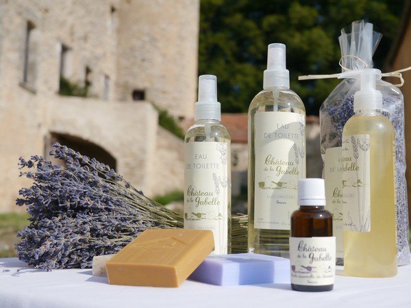 Chateau_Gabelle's tweet photo. ah et: on vous a dit pour les cosmétiques ? 
Tout pareil, il n'y a que du bio ! 🌿🌱☘️
  #faisonsgrandirlebio #TeamGabelle #Provence #cosmétiques #bio https://t.co/IxmF5pj9zB