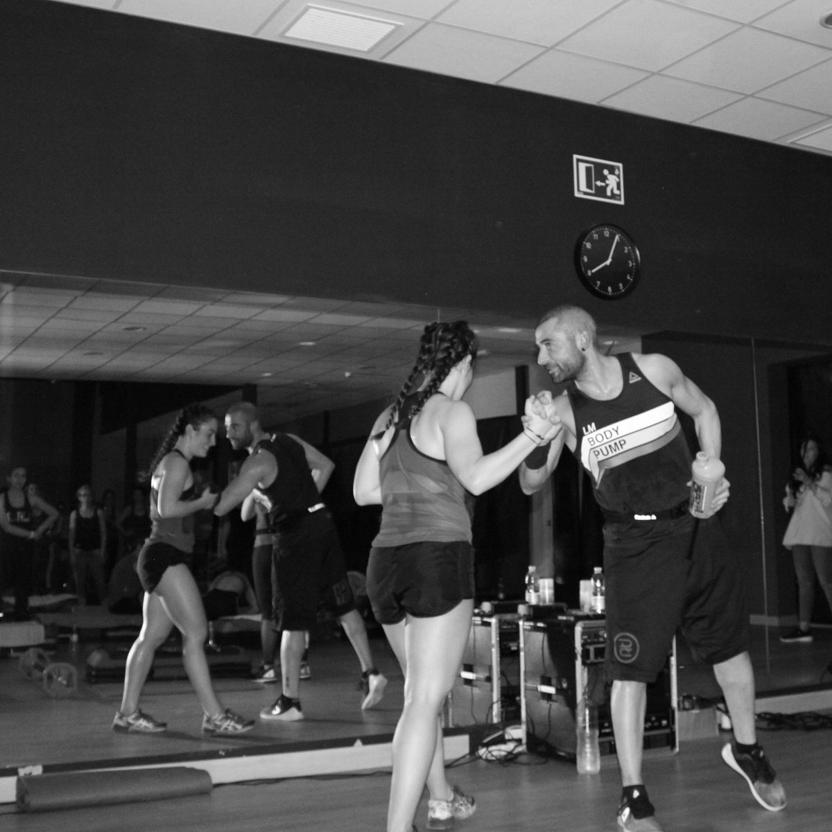 ToniAtalaya82's tweet photo. Vivir el momento, Trabajo, Constancia...y sobre todo "Rodearte de personas que confían los unos en los otros" esas son las claves del Éxito @LauraNoTengo  #SuperCompis #BodyPump #LesMills #lesmillsspain #Presentación #Strong #Amistad #SiempreSmile #Happy #Gracias  @LesMills https://t.co/9tW2cInrjB
