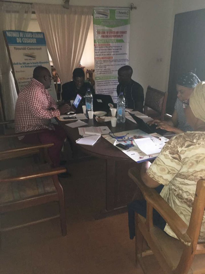 COSADER2016's tweet photo. #ADECameroon
Working Group on code of ethics and conduct for CSO Accountability in  Cameroon during a session to adjust calendar and prepare for multistateholder presentation and validation workshop scheduced for Monday 30 April 2018. https://t.co/zes5TzMyWN
