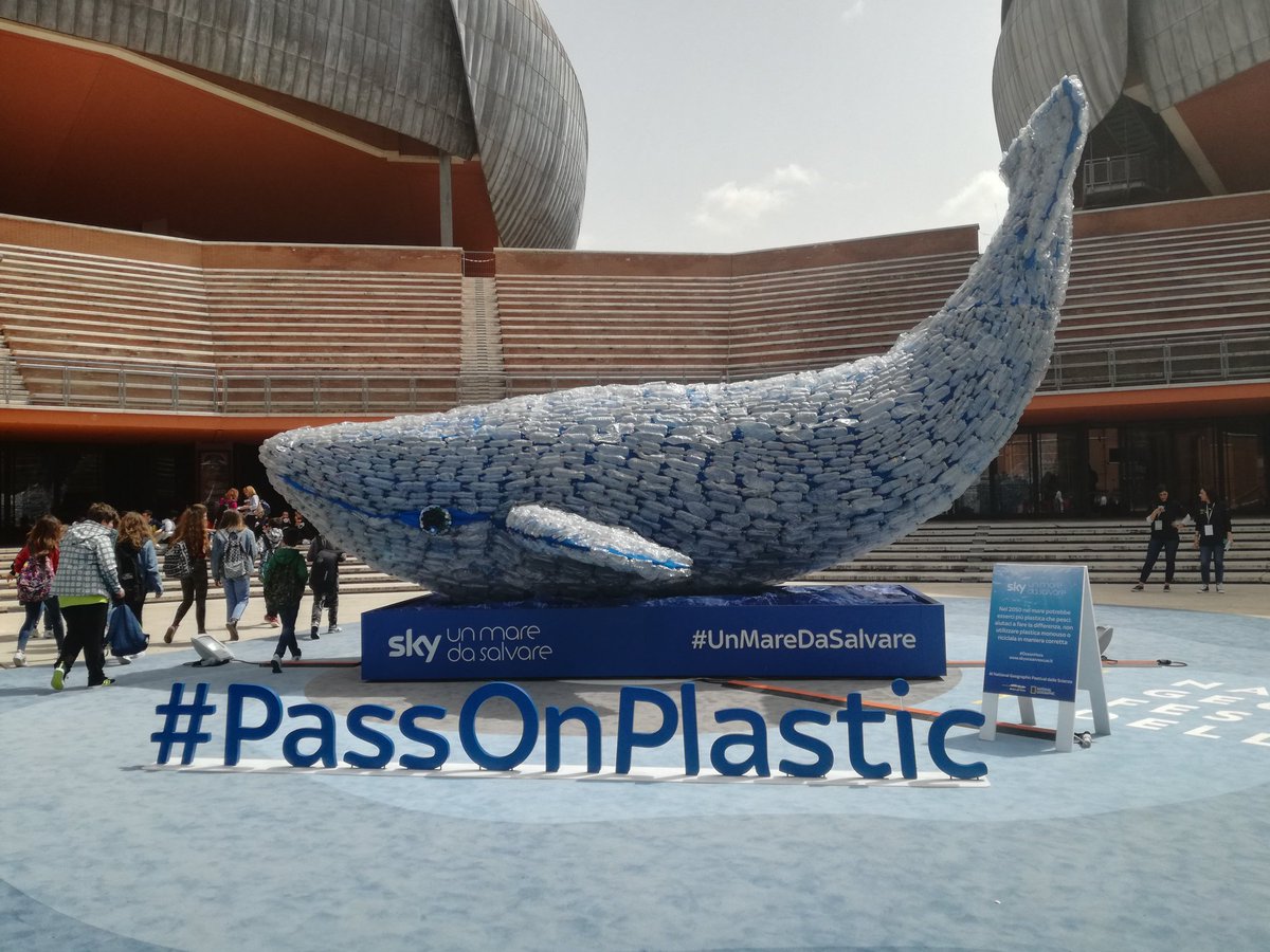 maryyy94's tweet photo. Da "Le cause delle cose" l'hashtag del giorno è:
#PassOnPlastic 
#nationalgeographicfestivaldellescienze 
~ Il futuro è nelle nostre mani ~ https://t.co/sdtDYIXDWI