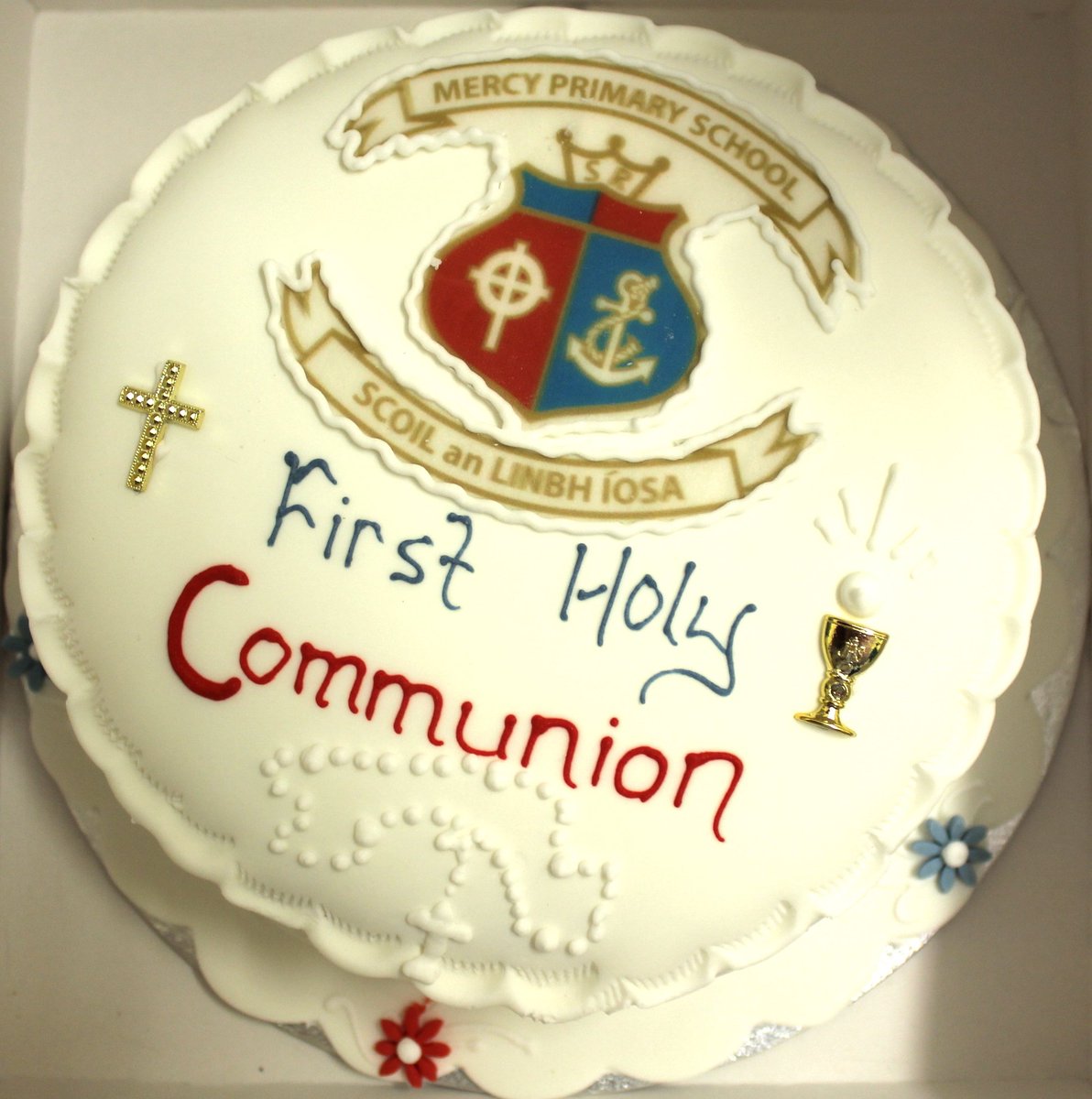 MercyGalway's tweet photo. The #MercyStaff organised a fabulous party for our #FirstCommunionClass today in the Parent's Room to celebrate them receiving the Sacrament of Holy Communion on Saturday. A big thank you to Múinteoir Ruth for all her work with this. https://t.co/cdqathqFlk