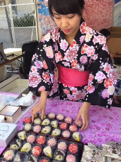 アメリカ大使館 No Twitter 国務省のジュリー チャン日本部長とスタッフは 先週末 全米桜祭り に参加し 日米のつながりを祝いました この祭りは全米最大の日本のお祭りです