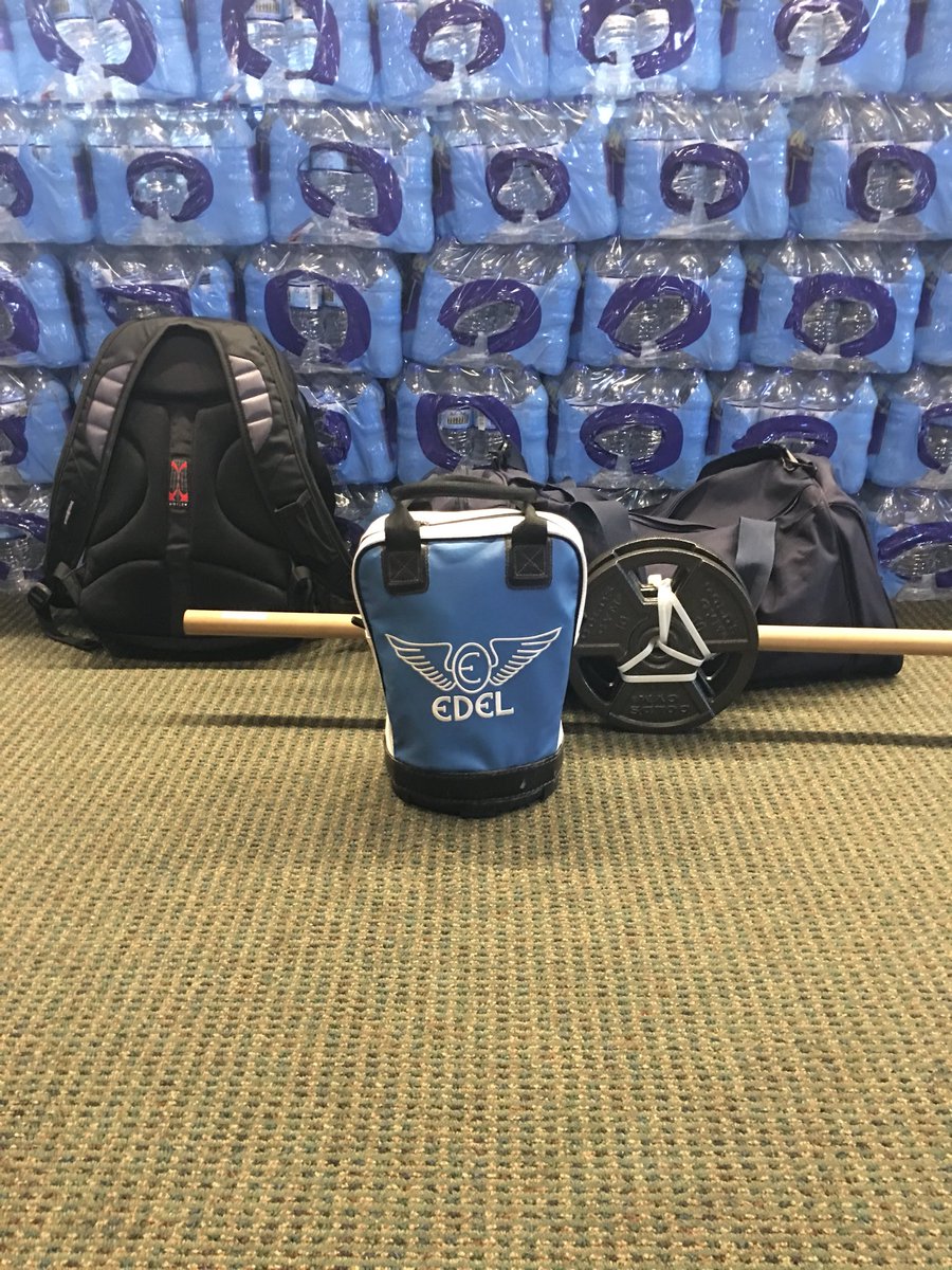 SikorskiGolf's tweet photo. Snow outside just means we move indoors. The weather can’t stop me from making golfers better! #EdelGolf #WrightBalanceTechnology #TheSunWillComeOutTomorrow https://t.co/b8f6r2H09P