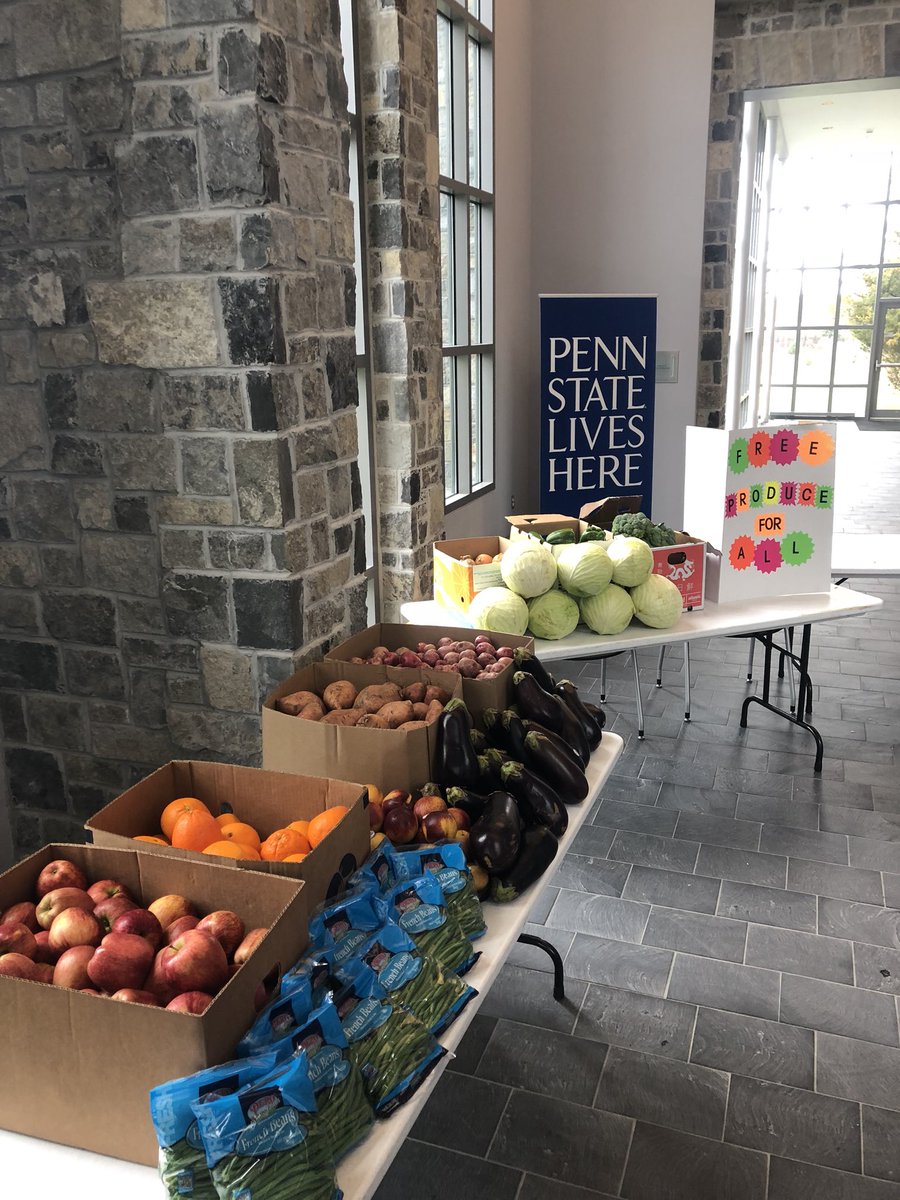 ClancyCHarrison's tweet photo. @PennStateWB first pop-up FREE produce stand for students and staff today from 11-1 PM! #pennstateWB #fooddignity #rdchat https://t.co/k1XgqNEBoP