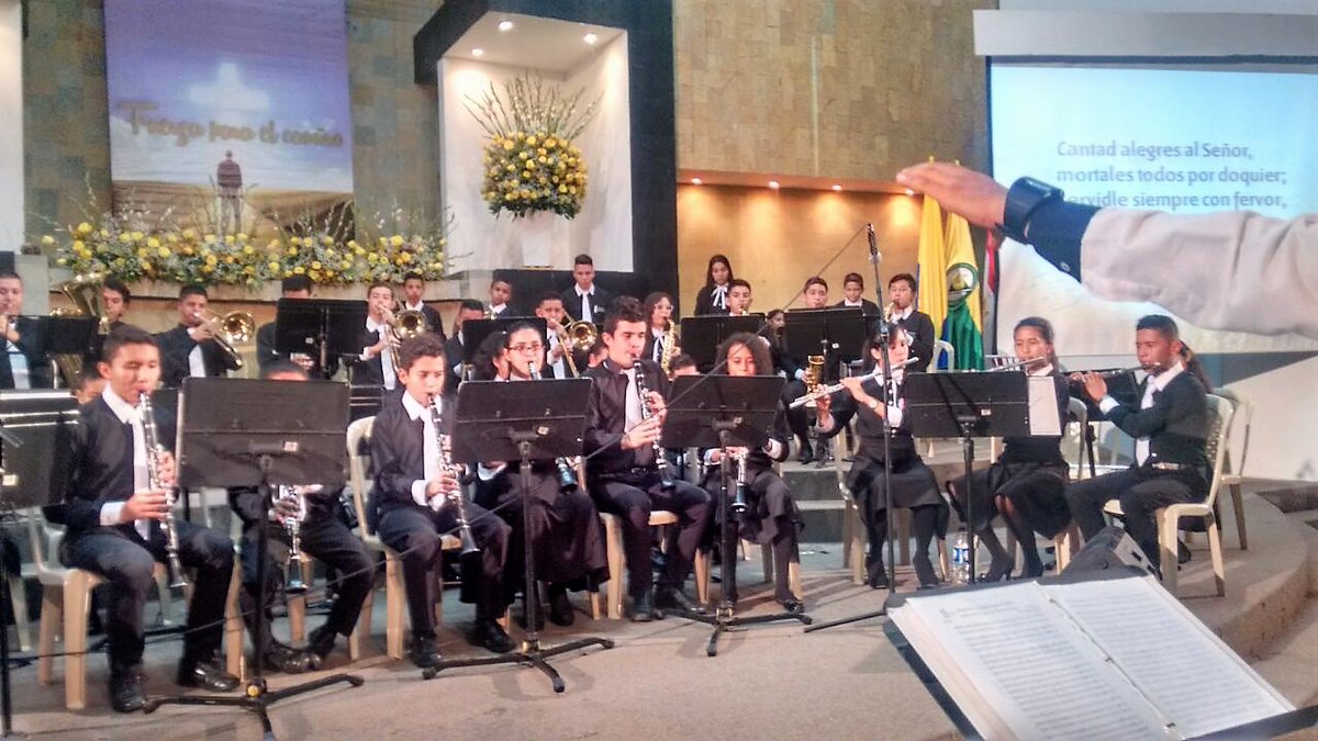 InsCulturaMeta's tweet photo. La Banda sinfónica de Granada Meta, que hace parte de nuestro Proceso de Formación Musical, bajo la dirección de nuestro instructor César Martínez realizó gira de conciertos en Universidad Adventista de Medellín con 80 músicos entre: niños,niñas y adolescentes #TrabajandoSinParar https://t.co/nWq5rin6ju