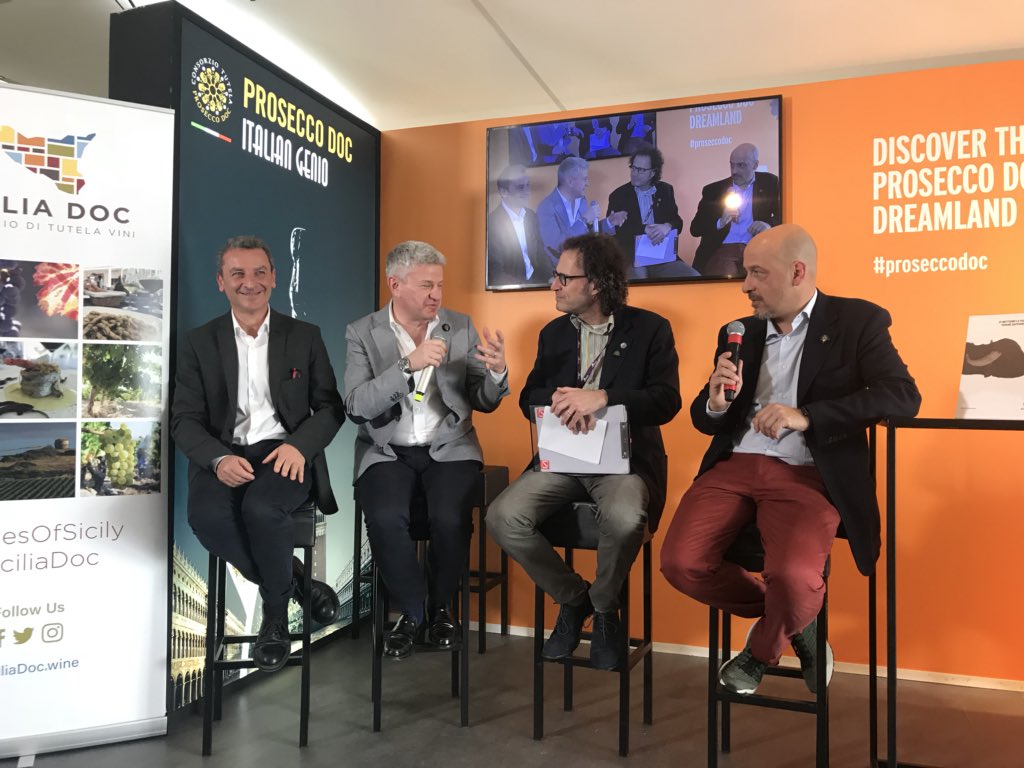 DocViniSicilia's tweet photo. Un incontro per siglare anche quest’anno l’impegno comune nei controlli anti contraffazione tra @DocViniSicilia e @DOCProsecco #docprosecco #siciliadoc https://t.co/wrmWsCCKNb