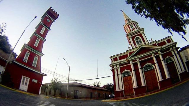 AChilepoh's tweet photo. 📸 @r0l0o - Torre Bauer (1905) e Iglesia de la Inmaculada Concepción (1909)
2 símbolos históricos de Vicuña y de la Historia de nuestro Chile.
#TorreBauer #BauerTower #IglesiadelaInmaculadaConcepcion #HistoriadeChile #Vicuña #ValledelElqui #Elqui #ElquiValley #NortedeChile … https://t.co/ucAxPX83Ct