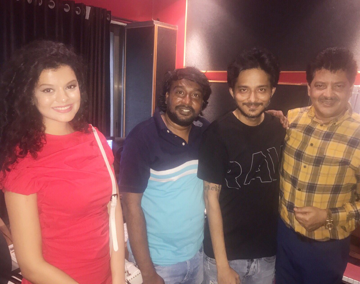 palakmuchhal3's tweet photo. Recorded an amazing song for the amazing @tanishkbagchi beautifully written by @Musicshabbir and yes, it's a duet with one of my most favorite voices #Udit ji! 😇

@azeem2112 https://t.co/dPja1SUvg5