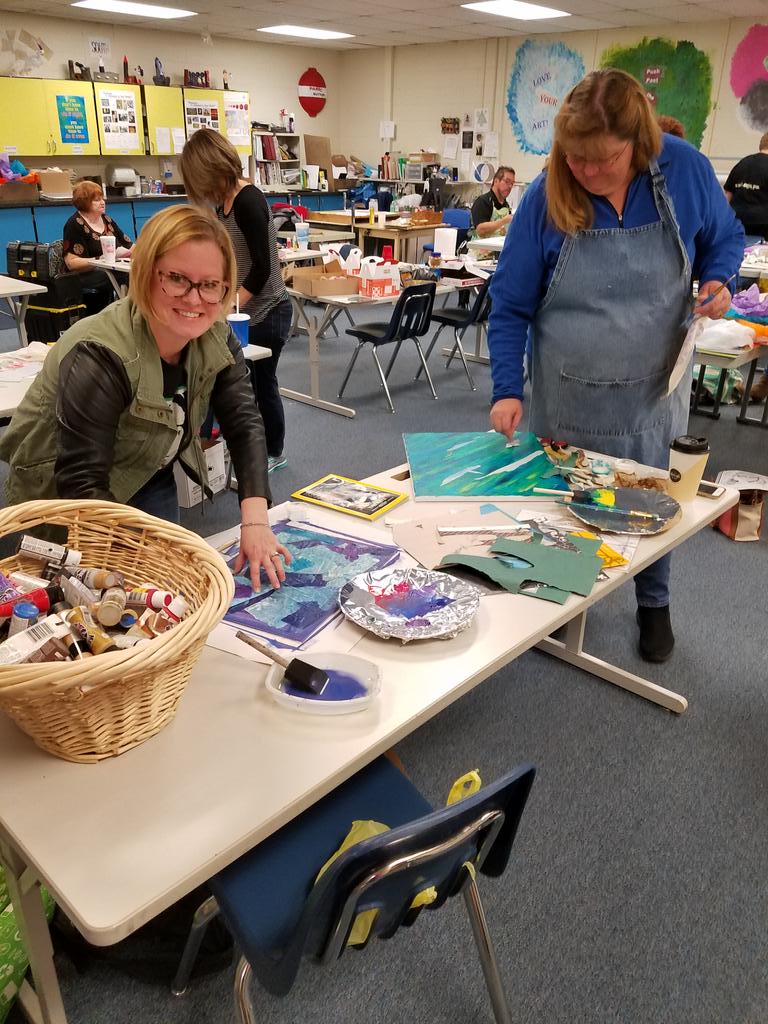 ArtKaylor's tweet photo. Art teacher Inservice...learning a new method! Great snacks. Great colleagues. We love our time together! #ahstrojanfam #usd385edchat #weareandover #usd385 #artteachers #arteducation https://t.co/pgffjEcjwO