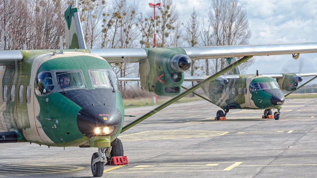 DGeneralneRSZ's tweet photo. W 42 Bazie Lotnictwa Szkolnego w Radomiu trwa #szkolenie podchorążych piątego roku studiów #WSOSP na samolotach transportowych #M28Bryza - https://t.co/NvyzjD1bin.
Fot. Bartosz Torbicki
#DGRSZ https://t.co/4RoPomnhlt