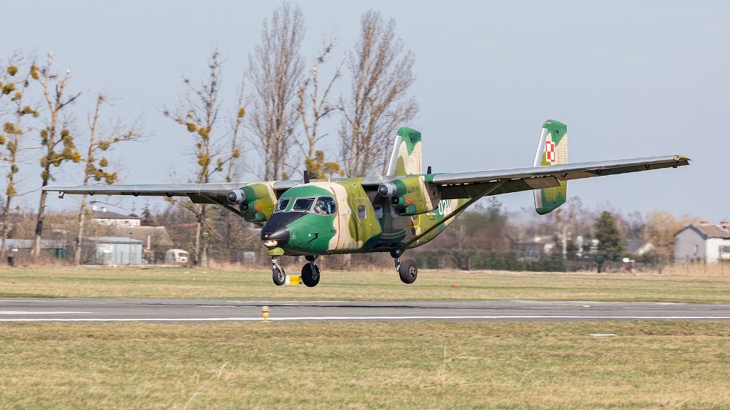 DGeneralneRSZ's tweet photo. W 42 Bazie Lotnictwa Szkolnego w Radomiu trwa #szkolenie podchorążych piątego roku studiów #WSOSP na samolotach transportowych #M28Bryza - https://t.co/NvyzjD1bin.
Fot. Bartosz Torbicki
#DGRSZ https://t.co/4RoPomnhlt