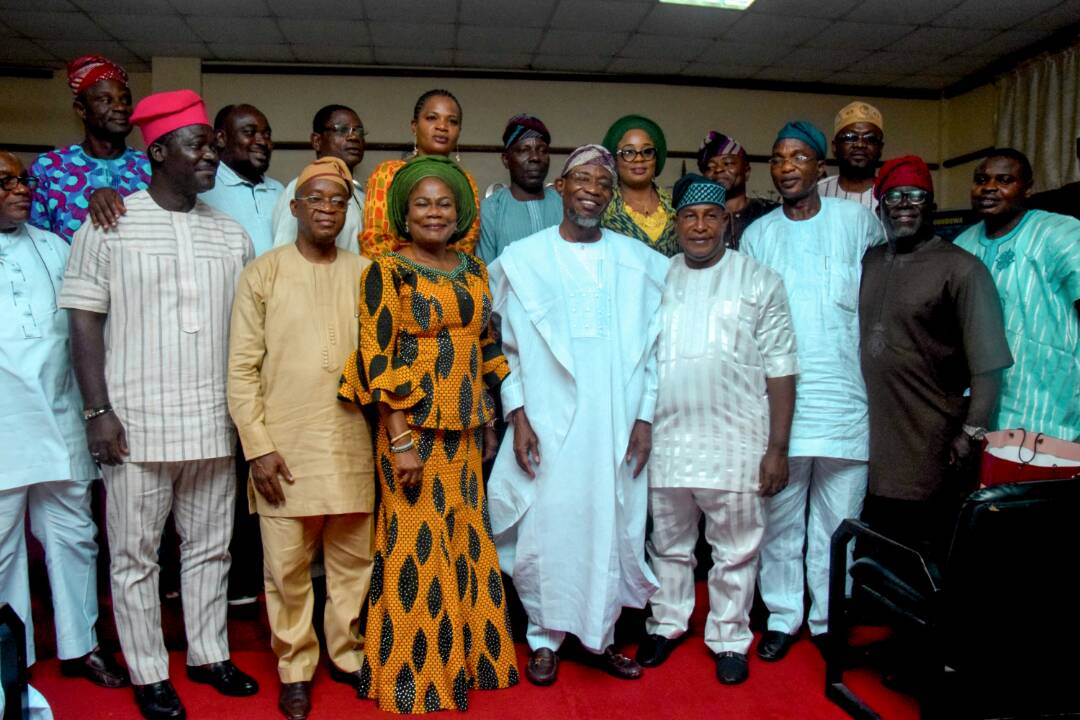 OpaIsokan's tweet photo. The Blackmyths Associates Team will work will stakeholders to promote Yoruba Values, Culture and Traditions.

#Opaisokan 
#FirstIndegeniousRealityShow
#YorubaCulture
#OsunBureauofCultur&amp;Tourism
@dawncommission @OOpakunbi @omoonida @vc_paulos @thepamilerin @hayanmehayan https://t.co/PnaA4SrvVr