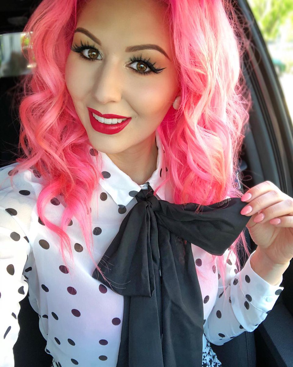 annalee_belle tweet picture