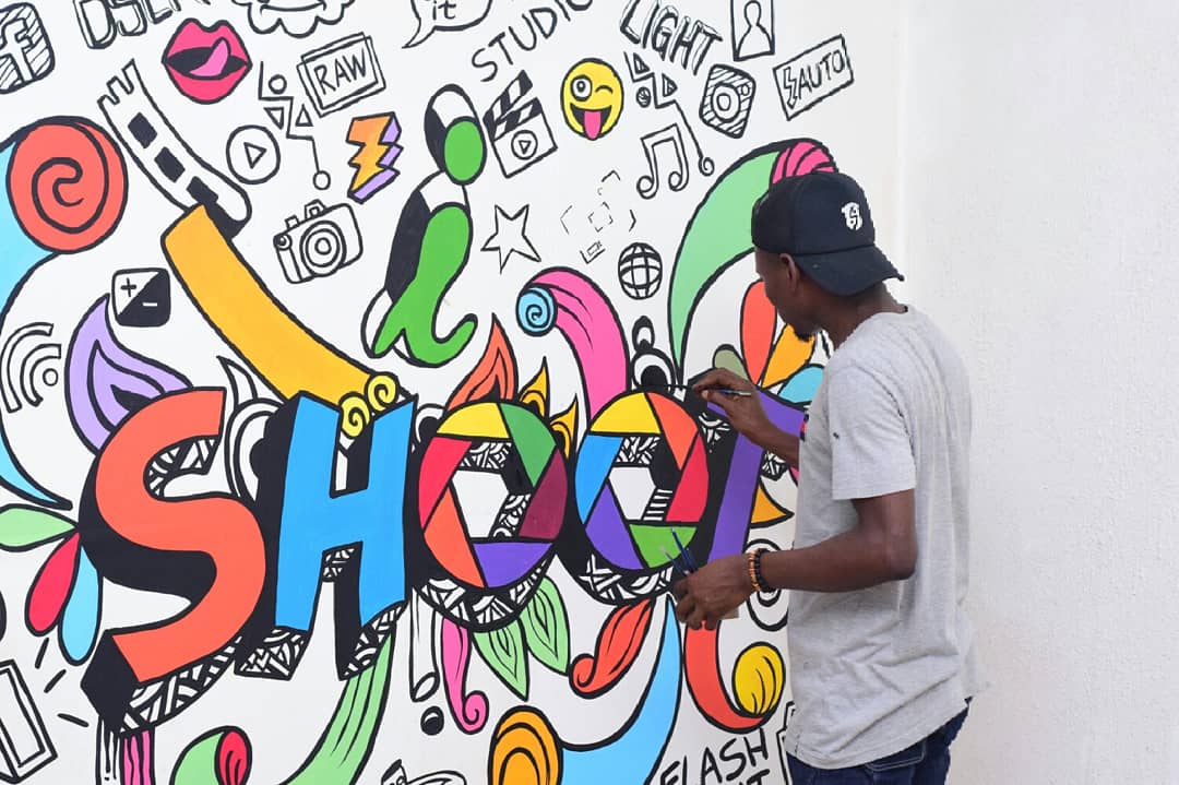 Lekanskillz's tweet photo. This is how my weekend went down. Swipe 👈
_____
#mural #muralartist
#interor #studiointerior
#photographystudio #lekanskillz 
____
shot by @nasiruahmed_photography https://t.co/7tga20zfSK