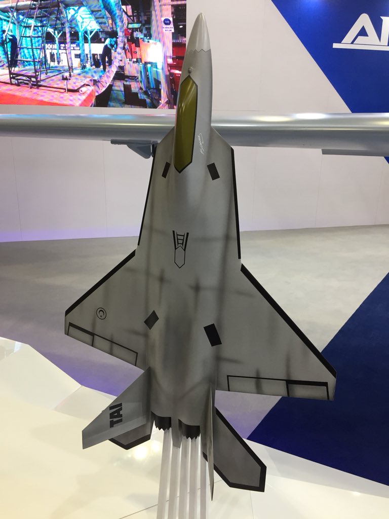 miguyan2000's tweet image. TAI #DSA2018 de MMU TF-X modeli sergiliyor. 
model üzerinde tasarım değişikliği veya yeni detaylar yok. sadece biraz kirli görünümü boya var. 

kaynak #AirRecognition