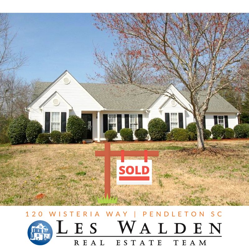 LesWalden's tweet photo. Another successful closing and happy first time home buyer!! @robwwhitesides #LWRET #leswaldenrealestateteam #realestategotoguy #sold https://t.co/hmFt4DwdbE