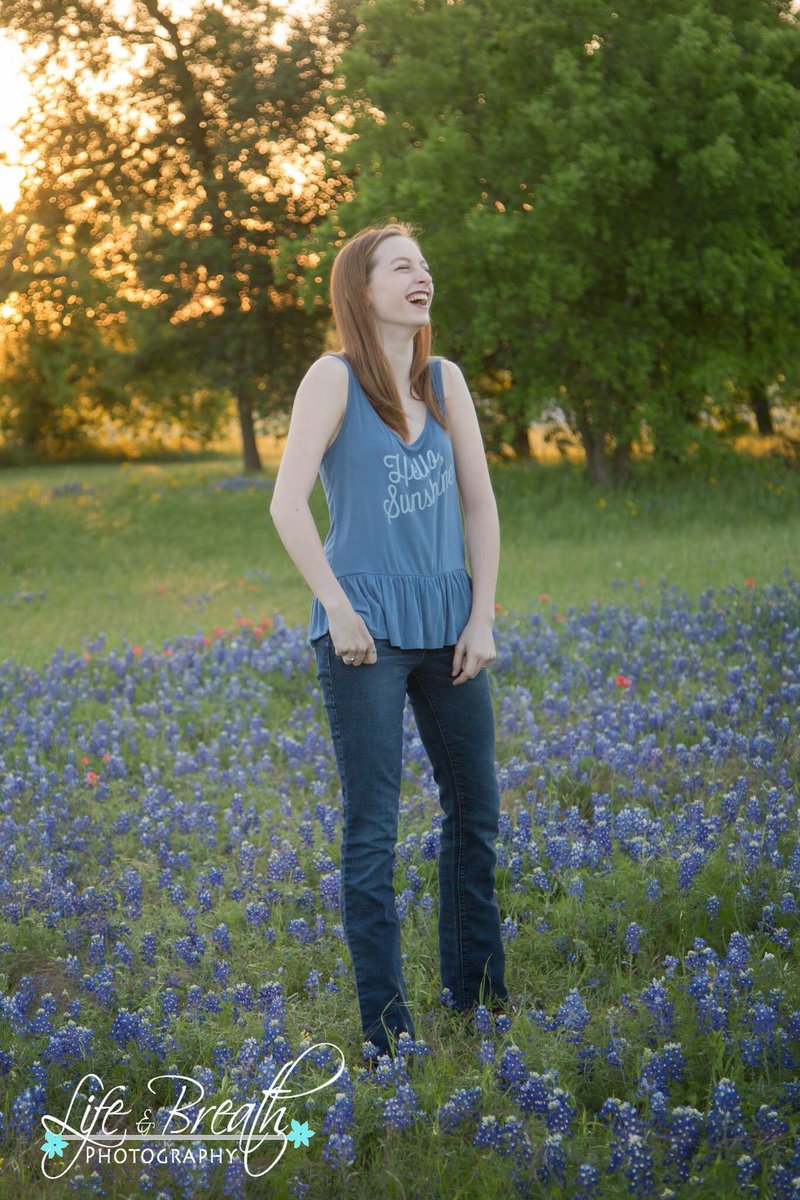LifeandBreathTX's tweet photo. Megan...just cjillin’ in the bluebonnets!  💙💙💙 #pflugervilleseniorphotographer #roundrockseniorphotographer https://t.co/FfGlZJpp3K