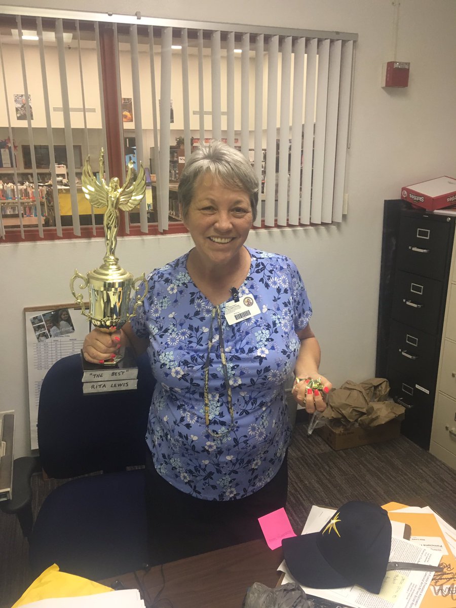 JessMcHatton's tweet photo. Best Testing Coordinator EVER!! #TheRealMVP #CanHandleAnything #WhoNeedsTechologyOnATestingDay #RepTheP #ThisIsPHS @poincianahigh @PoincianaPoint https://t.co/6jjQcPBOmM