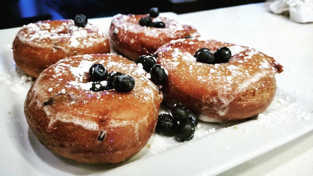 Perfecting our "blueberry crisp" ratios tonight, the coconut sugar made it a nice golden brown! 😋😍🍩🍩
.
#thevegandonutshop  #yeastdonuts #expirimenting #vegan #vegans #veganism #veganshare #veganfood #veganrecipes #vegandonuts #veganbreakfast #vegansofig #veganpower #govegan