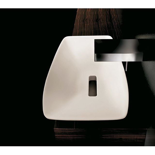 Opera collection for Toscoquattro 
Forms of nature conjugated to absolute forms, abstract, technological materials combined with those of ancient and precious essences.
The bathroom acts the role of “room”, no more a service space, but the centre of a “n… ift.tt/2H4eVrs